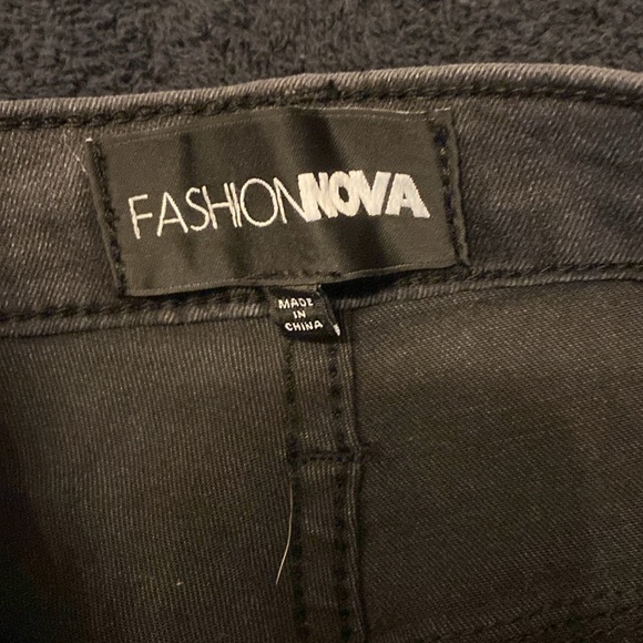 Fashion Nova Petite High Rise Ripped/Slit Skinny Jeans Size: 9/29 - Picture 8 of 8